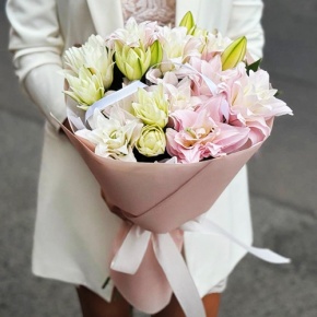Букет из 7 пионовидных лилий в Воскресенске