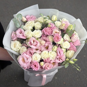 Букет "Мэрилин" из эустом и кустовых пионовидных роз в Воскресенске