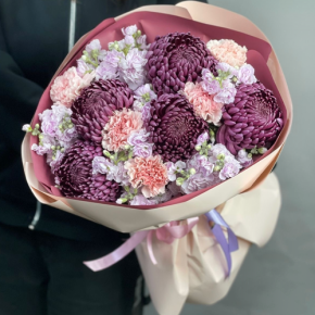 Букет "Софи" из хризантем Бигоуди, диантусов и ароматных маттиол в Воскресенске