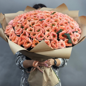 Букет "Персик" из 101 махровой розы Риджентс парк (60 см) в Воскресенске