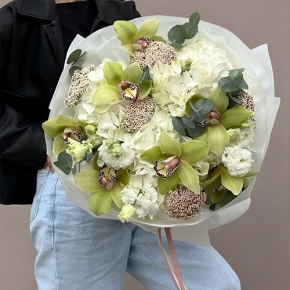 Букет "Эдем" из гортензии, орхидей, эустом, эвкалипта и озатамнуса в Воскресенске