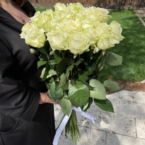 Букет из 21 белой розы (70 см) в Воскресенске