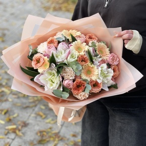 Букет "Лиссабон" из пионовидных роз, поновидных лилий и гербер  в Воскресенске