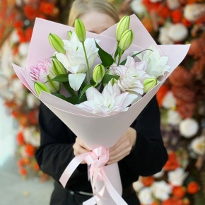 Букет из 3 пионовидных лилий в Воскресенске