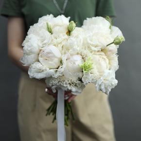 Свадебный букет из пионов и эустом в Воскресенске