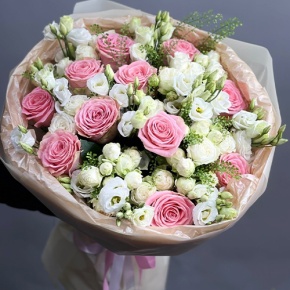 Букет "Пудровая мечта" из роз и эустом в Воскресенске
