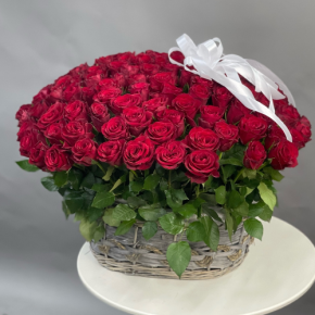Композиция в корзине из 101 красной розы в Воскресенске