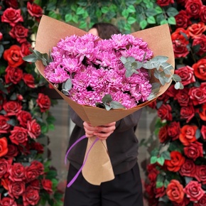 Букет  "Гармония" из 7 хризантем с эвкалиптом в Воскресенске