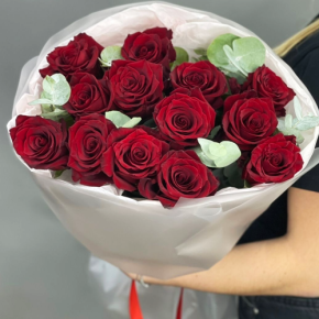 Букет из 13 роз Эквадор Эксплорер (60 см) в Воскресенске