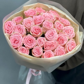 Букет из нежных 25 роз Софи Лорен (60 см) в Воскресенске