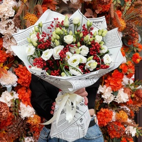 Букет "Рябиновый" из ягод калины и эустом в Воскресенске