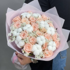 Пудровый букет из роз, хлопка и аллиума в Воскресенске