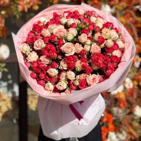 Букет из 35 кустовых роз микс (50 см) в Воскресенске
