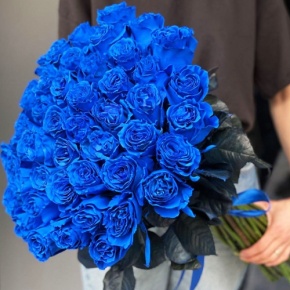 Букет из 51 синей розы Эквадор под ленту (70 см) в Воскресенске