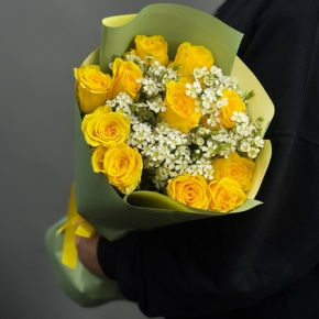 Букет "Нотка счастья" из лимонных роз и хамелациума (40 см) в Воскресенске