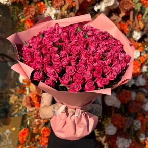 Букет "Необыкновенная" из 101 малиновой розы (60 см) в Воскресенске