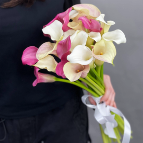 Букет из 21 каллы микс в Воскресенске