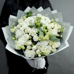 Букет "Маскарпоне" из роз, диантусов, эустом и гиперикума в Воскресенске