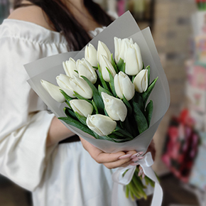 Букет из 15 белых тюльпанов в Воскресенске