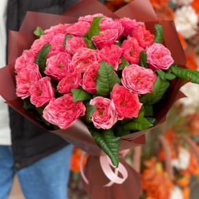 Букет из 25 махровых пионовидных роз Риджентс парк  (60 см) в Воскресенске