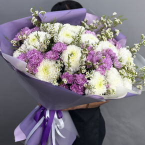Букет "Лола" из хризантем Магнум, хамелациума и кустовых хризантем в Воскресенске