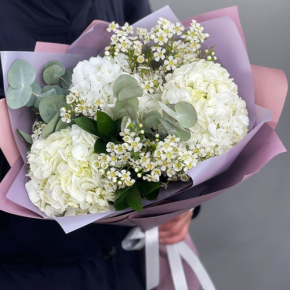 Букет "Суприм" из гортензий и хамелациума в Воскресенске