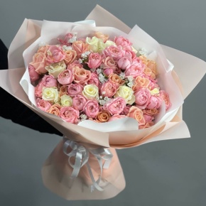 Букет "От моего сердца" из кустовых пионовидных роз Джульетта, аллиума и роз Аваланж в Воскресенске