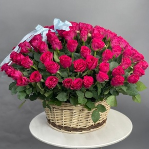 Композиция в корзине из 151 малиновой розы в Воскресенске