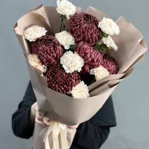 Букет из хризантем Бигоуди и диантусов в Воскресенске