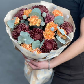 Букет "Персиковый раф" из хризантем Бигоуди, краспедии и диантусов в Воскресенске