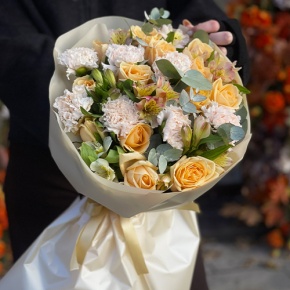 Букет "Пломбирный" из роз Аваланж, диантусов, альстромерий и эвкалипта в Воскресенске