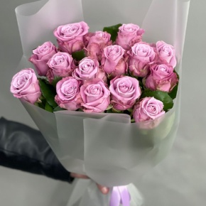 Монобукет из 15 малиновых роз Меритим (50 см) в Воскресенске