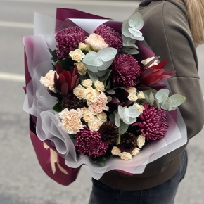 Букет "В каждом мгновении" из хризантем Бигоуди, кустовых роз, сафари, гербер Экзотик и диантусов в Воскресенске