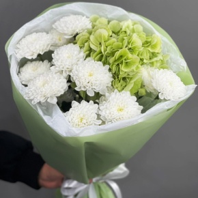 Букет "Линда" из хризантем и Голландской гортензии в Воскресенске