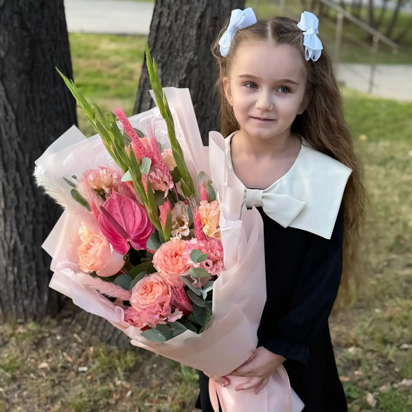 Букет на 1 сентября с гладиолусами, розами и антуриумом в Воскресенске