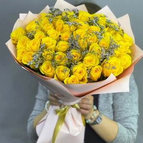 Букет из 51 лимонной розы с лимониумом в Воскресенске