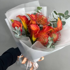 Букет "Империал" из калл, лейко и эвкалипта в Воскресенске