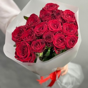 Букетик из 15 красных роз (60 см) в Воскресенске
