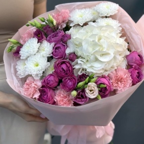 Букет "Вуаль" из хризантемы, кустовых пионовидных роз Мисти Баблз, диантусов, Голландской гортензии и эустом в Воскресенске