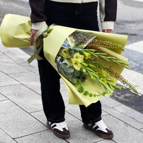 Букет "Нирвана" из гладиолусов, молюцеллы и эремуруса в Воскресенске