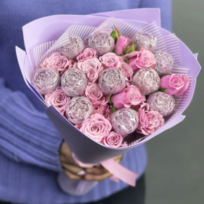 Букет из шоколадных пионов и кустовых роз в Воскресенске