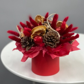 Композиция в шляпной коробке "Глинтвейн" из шишек, корицы и лагуруса в Воскресенске