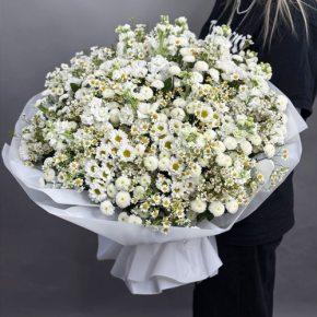 Букет "Эдем" из хризантем, маттиол и ромашек в Воскресенске