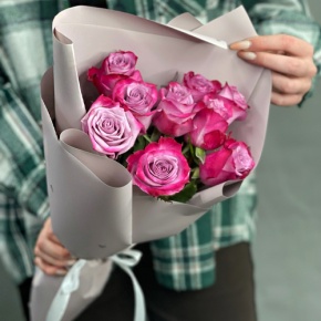 Букет "Сесилия" из 9 фиолетовых роз кения (40 см) в Воскресенске