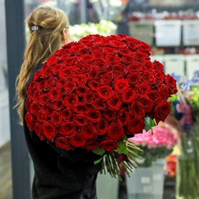 Букет 101 красная роза Ред Наоми (60 см) в Воскресенске