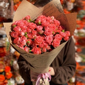Букет из 15 кустовых коралловых роз (50 см) в Воскресенске
