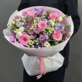 Букет "Хлоя" из альстромерий, кустовых роз, ароматных маттиол, эустом и махровых роз в Воскресенске