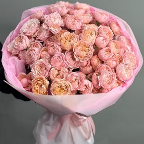 Букет из 35 кустовых пионовидных роз Джульетта (60 см) в Воскресенске