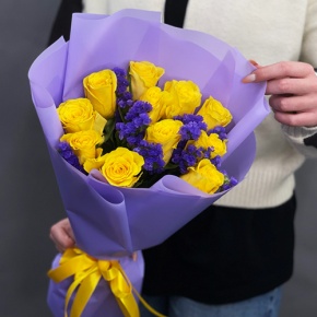 Букет "Лейкерс" из лимонных роз и статицы в Воскресенске