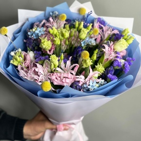 Букет "Загадка вечности" из гиацинтов, нерине, тюльпанов и оксипеталума в Воскресенске